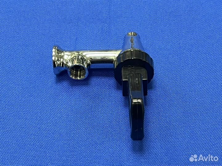 Кран промышленного кипятильника металлический