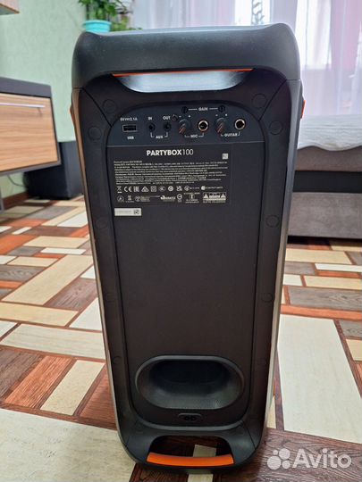 Акустические колонки напольные jbl