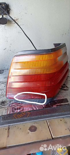 Задний левый фонарь Mercedes benz W124