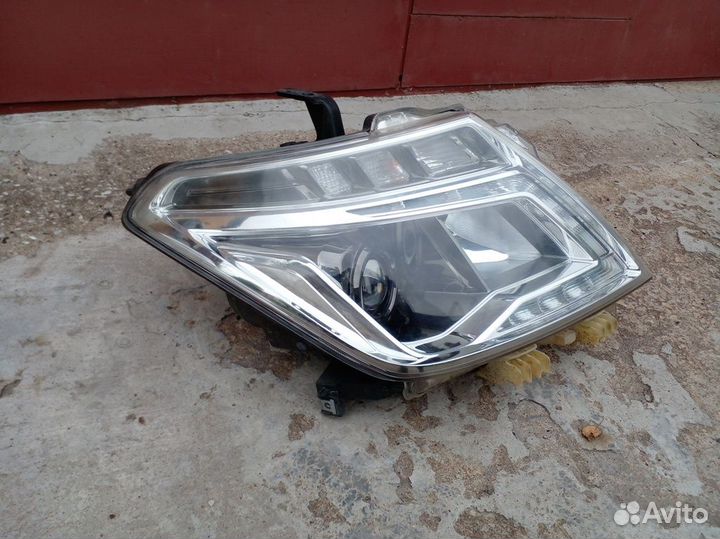 Фара правая Nissan Patrol Y62 Led 2013г