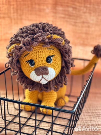 Мягкая вязаная игрушка лев ручной работы