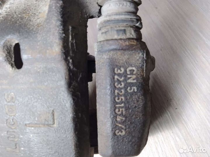 Суппорт передний Mitsubishi Carisma