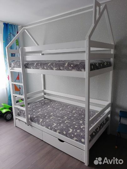 Двухъярусная кроватка для детей