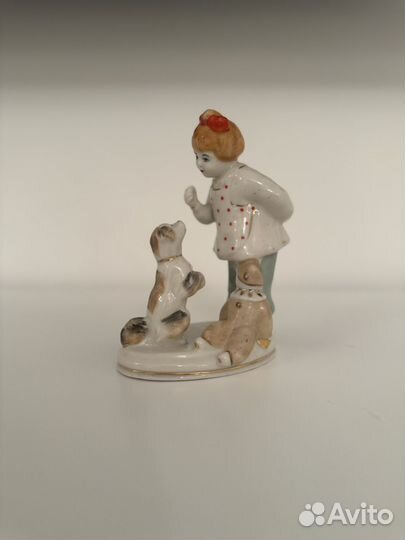 Фарфоровая статуэтка девочка с собакой зхк СССР