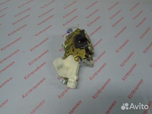 Nissan 80502-2Y910 Замок передний правый