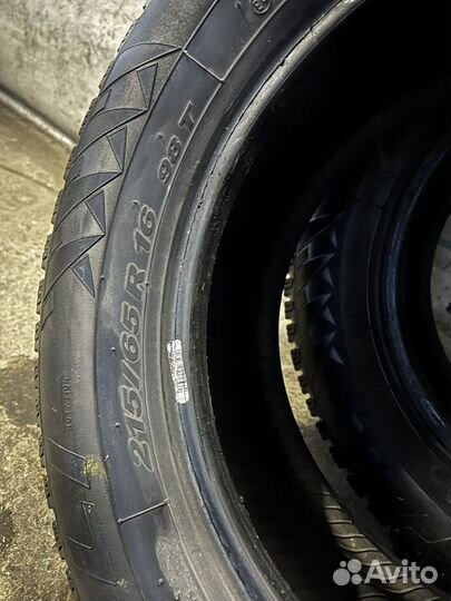 Pirelli Winter Carving Edge 215/65 R16 98T
