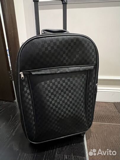 Чемодан черный S