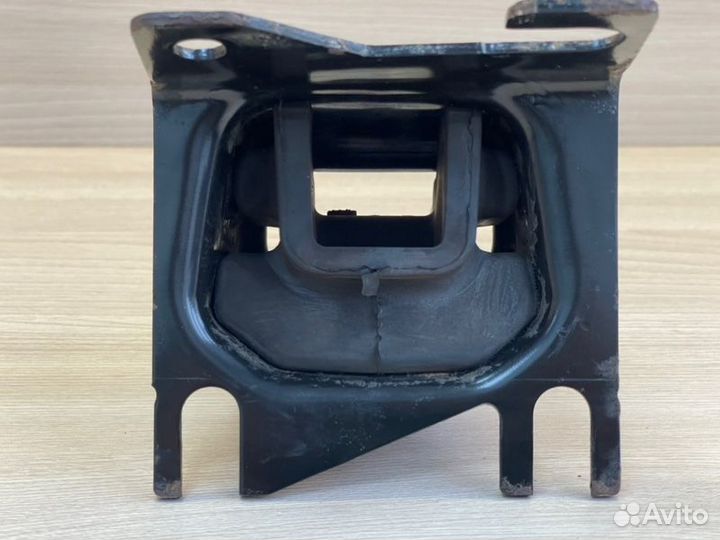 Опора двигателя левая Renault Sandero Stepway