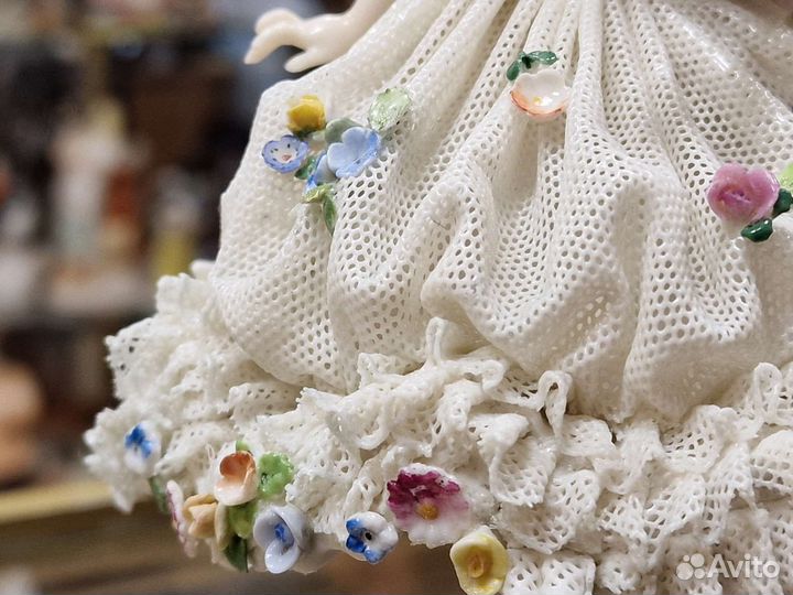 Статуэтка балерина в платье с цветами