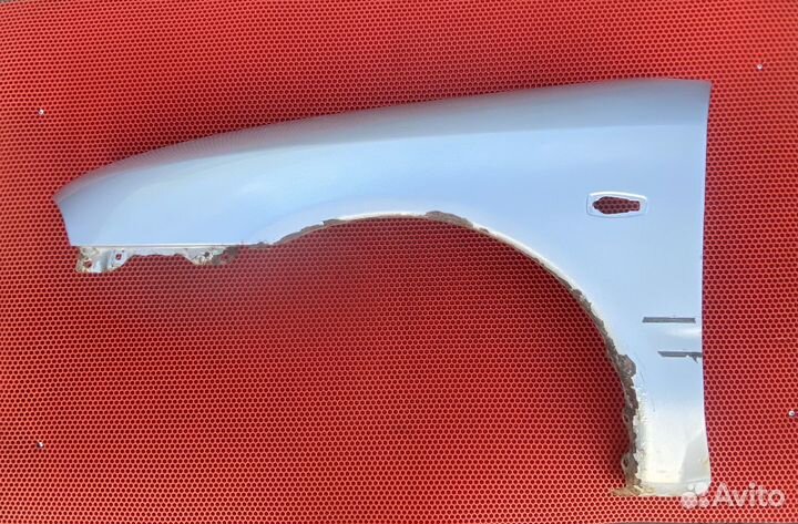 Крыло переднее левое Mitsubishi Carisma рестайл