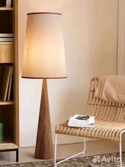 Торшер напольный деревянный 