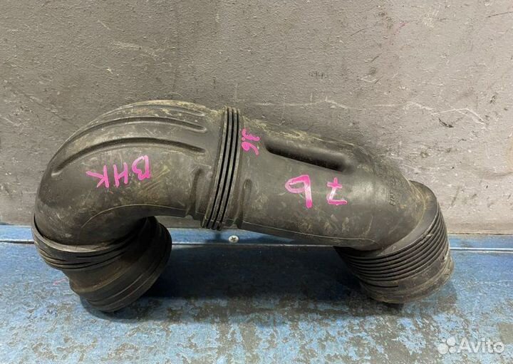 Патрубок воздушного фильтра Volkswagen Touareg GP