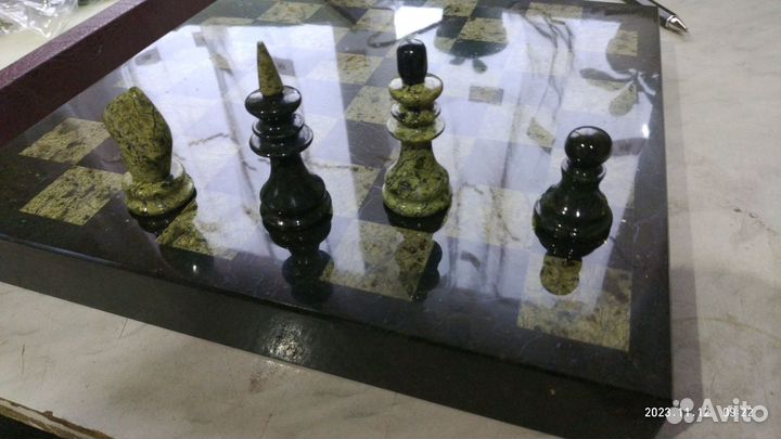 Шахматы из змеевика