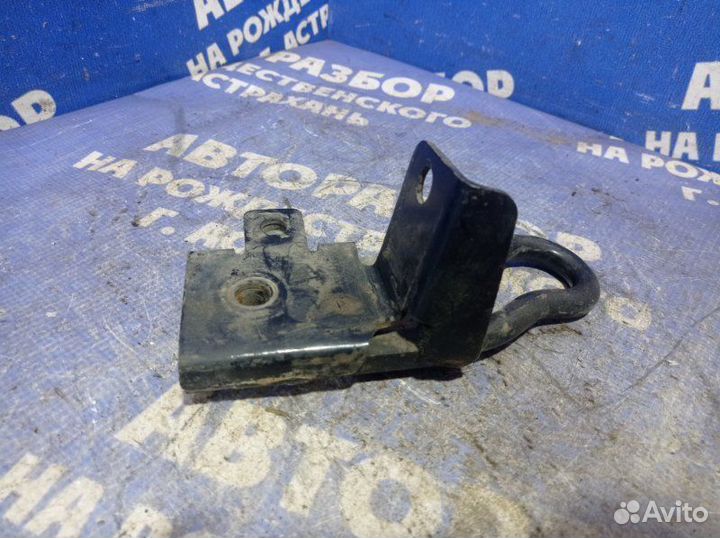 Буксировочный крюк Renault Duster кроссовер 2015