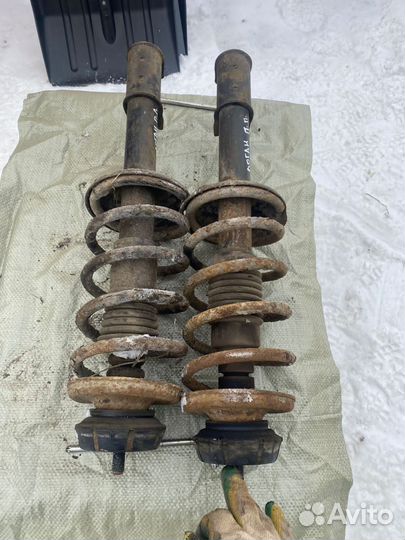 Передняя стойка Renault Logan 1