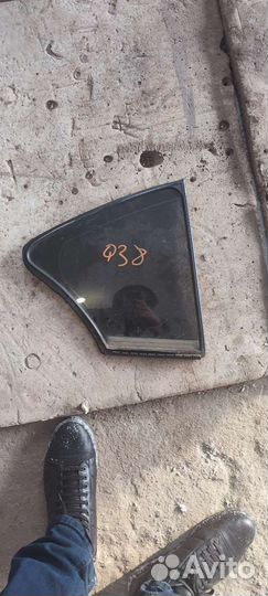 Заднее правое стекло и форточка infiniti q50