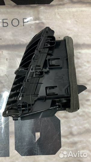 Решетка вентиляционная передняя правая Infiniti