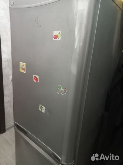 Холодильник бу Indesit