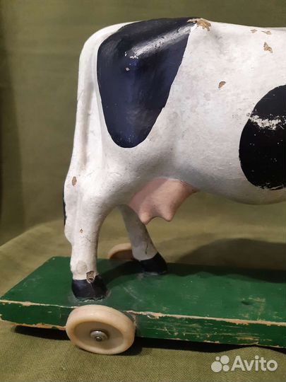Игрушка Корова на колесиках СССР
