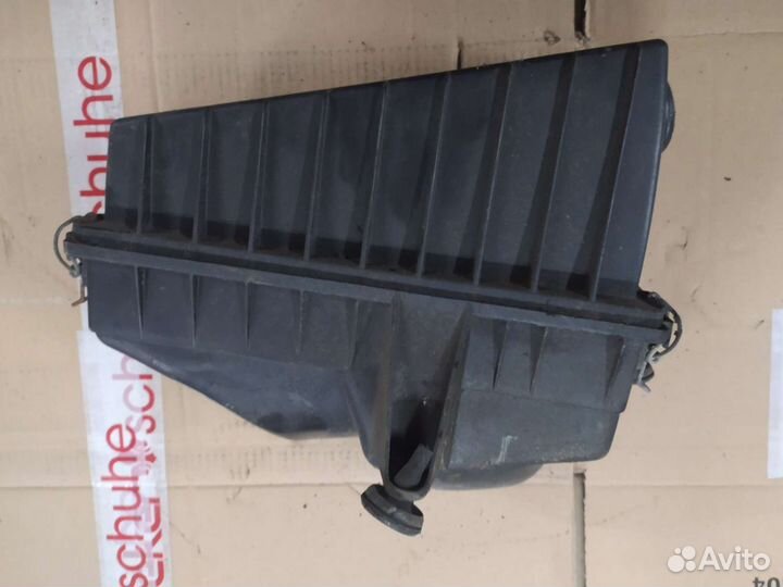 Корпус воздушного фильтра Вольво 460