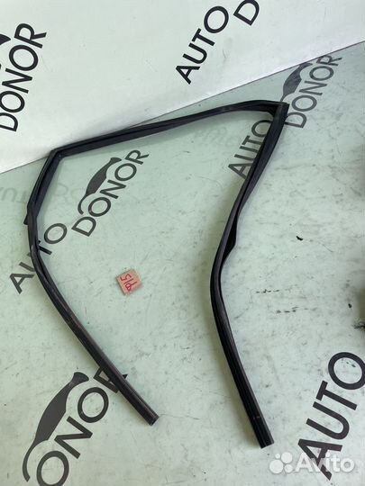 Уплотнитель стекла задней правой двери x-trail t31