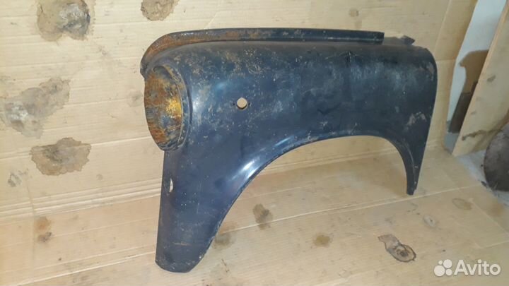 Крыло переднее левое заз 965 с дефектом