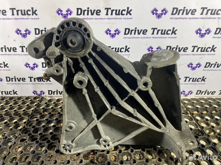 Кронштейн кабины передний левый Renault Premium