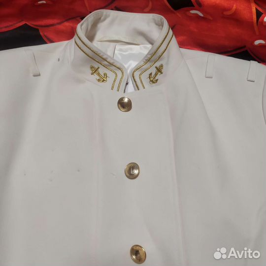 Парадная военная форма одета один раз из химчистки