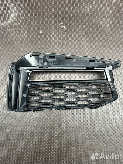 Решетка переднего бампера левая в сборе
