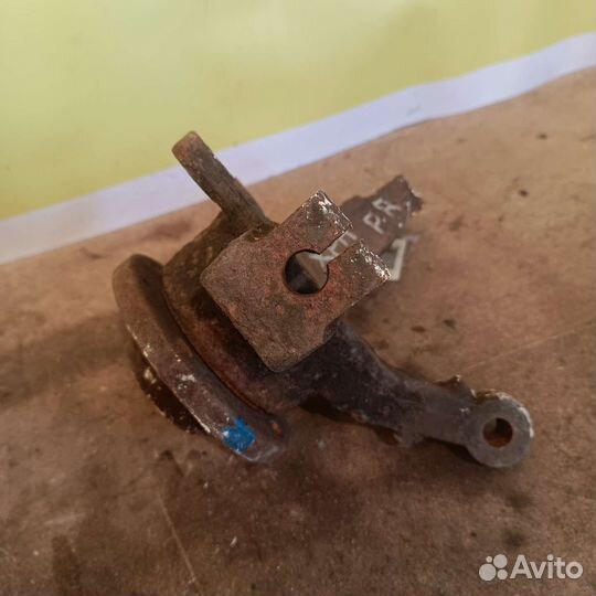 Поворотный кулак правый Nissan Note Е11