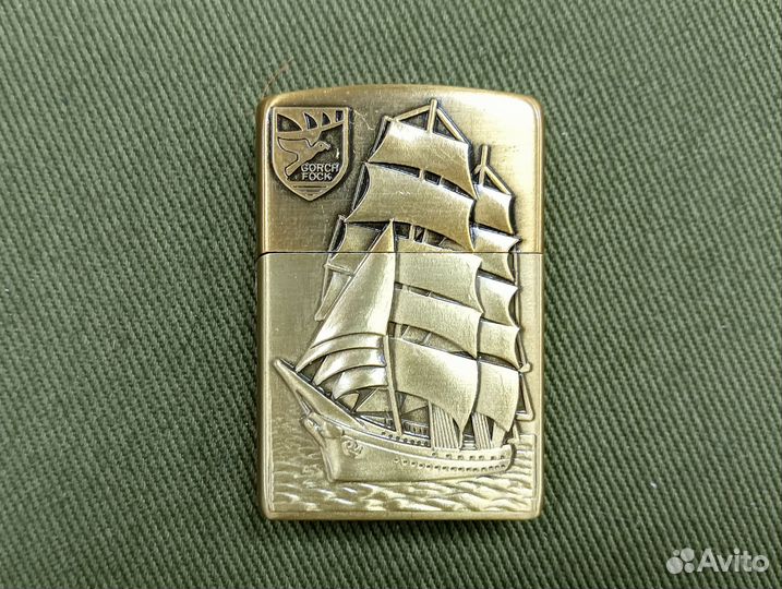 Зажигалка с парусником