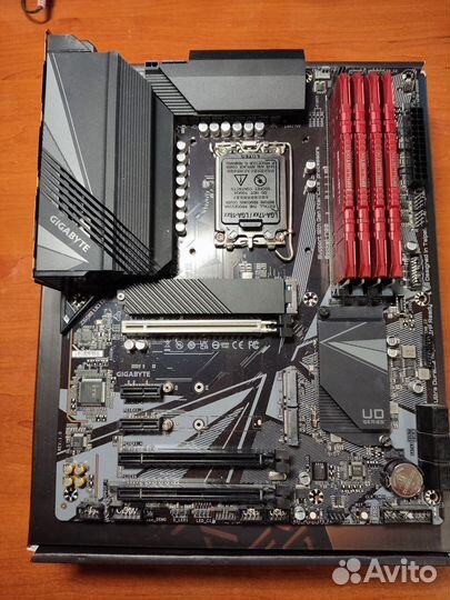 Комплект Gigabyte Z690 UD + 32гб. DDR4 Ballistix