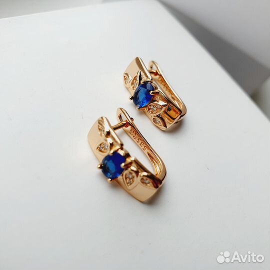 Серьги с синими цирконами