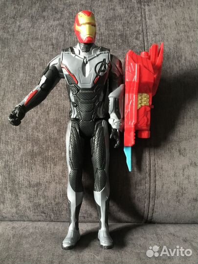 Железный человек фигурка