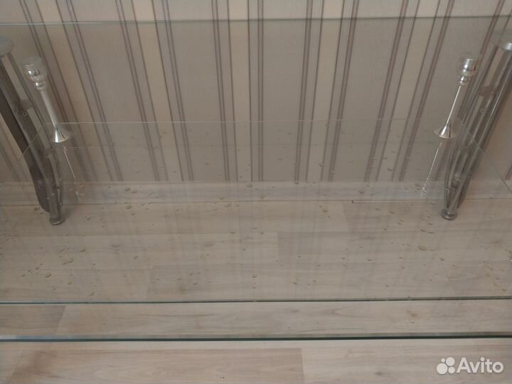 Стеклянный столик