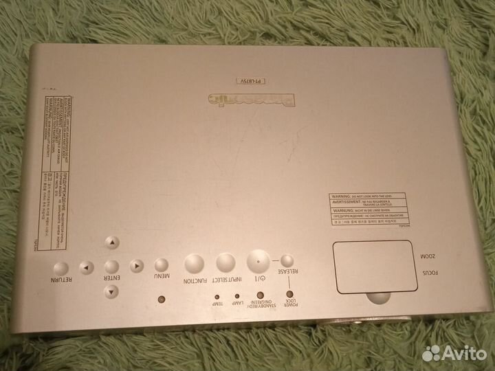 Продам проектор Panasonic, проводов нет, торга нет