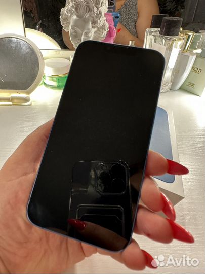 Телефон iPhone 13