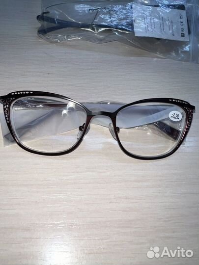 Очки с диоптриями -2,5