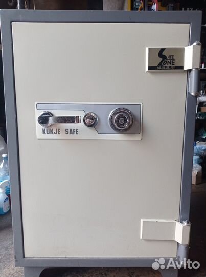 Продам сейф