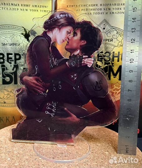 Акриловая фигурка 