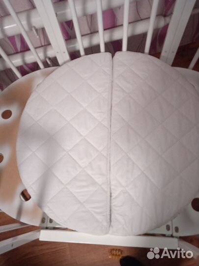 Детская кроватка с маятником