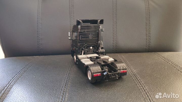 Камаз 5490 черный