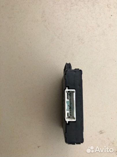 Блок управления иммобилайзером Toyota Camry