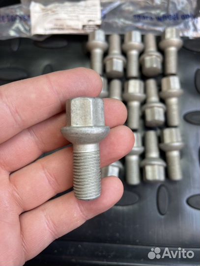 Болты для колес Mersedes Benz A2204000170