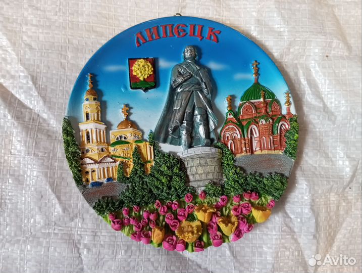 Тарелка сувенирная рельефная