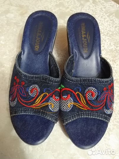 Шлепки на платформе