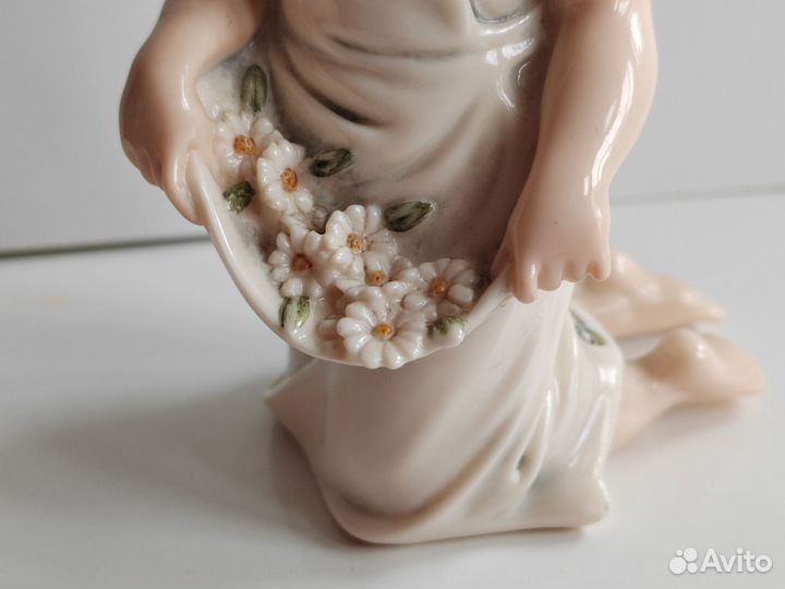 Фарфоровая статуэтка
