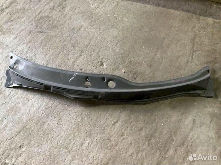 Решетка под лобовое стекло Nissan Presage HU30