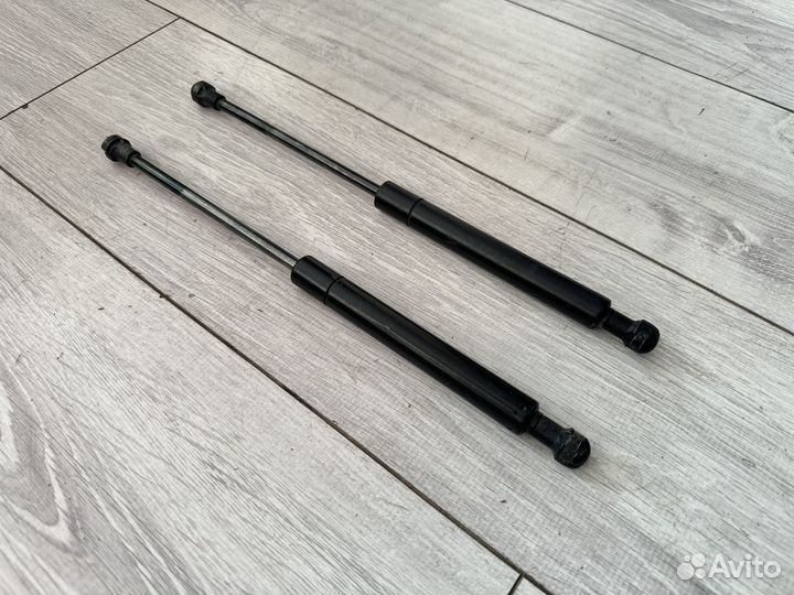 Амортизатор Капота BMW E39