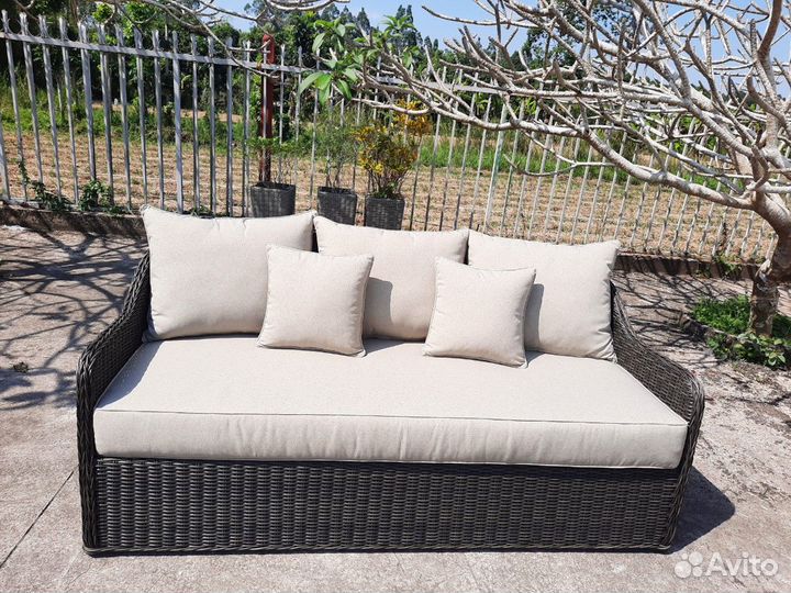 Диван садовый